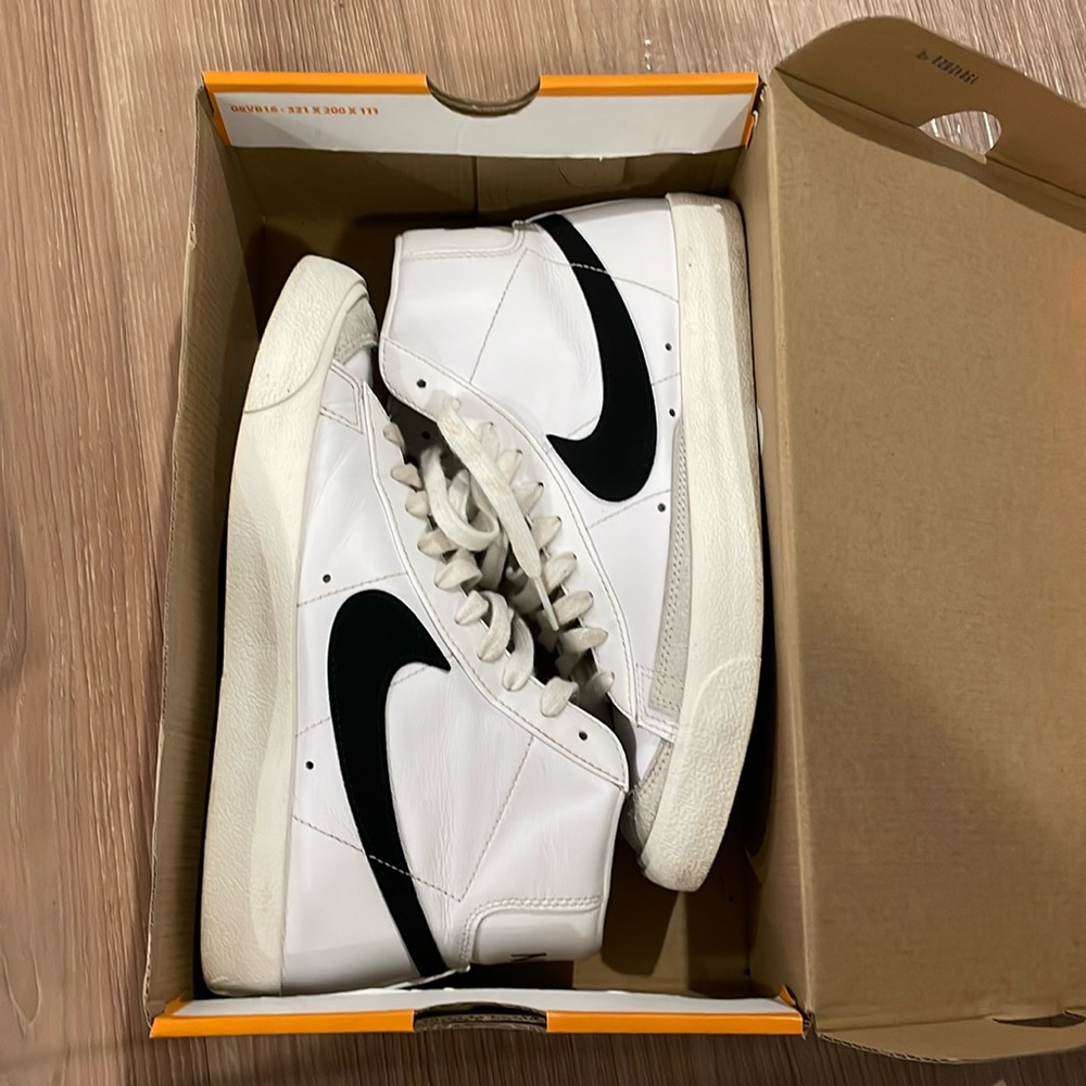 Women’s Blazer Mid ‘77